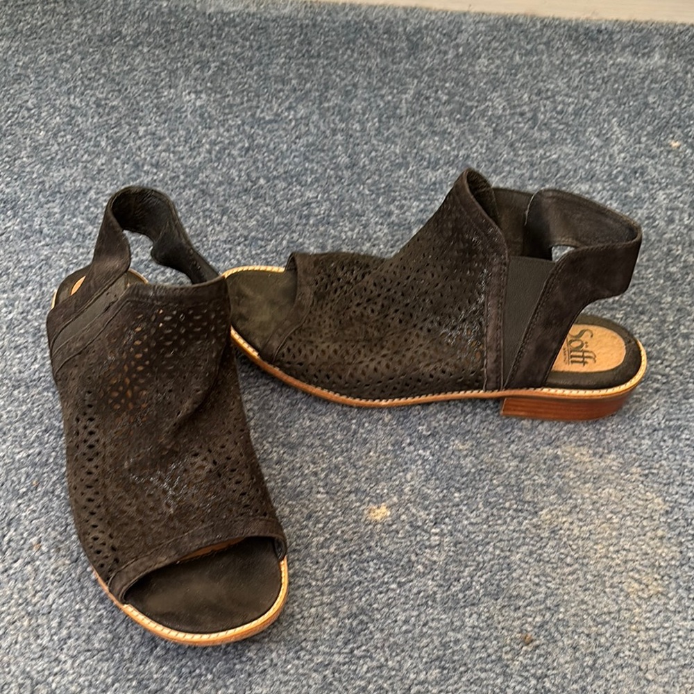 Sofft Black Sandals Comfortable Slip-On Design